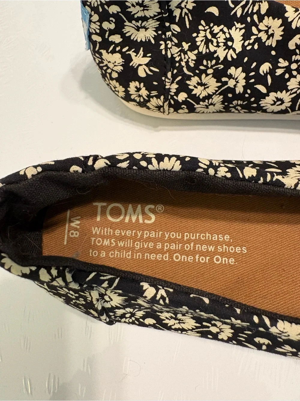TOMS Classic Women’s Black & Cream Alpargata Flats Daisy Pattern Size 8